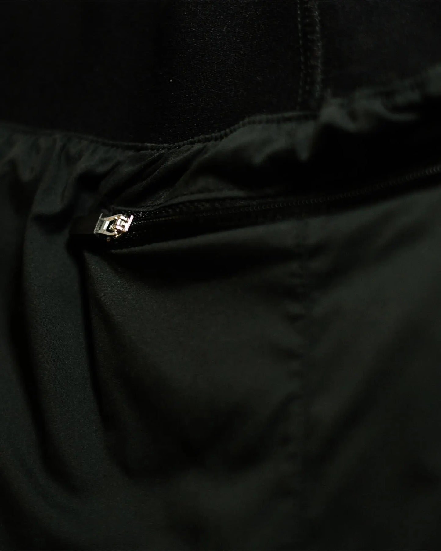 OG 01 men’s 2-in-1 shorts zip detail — close-up of concealed back zipper pocket on black technical shorts by Madkid