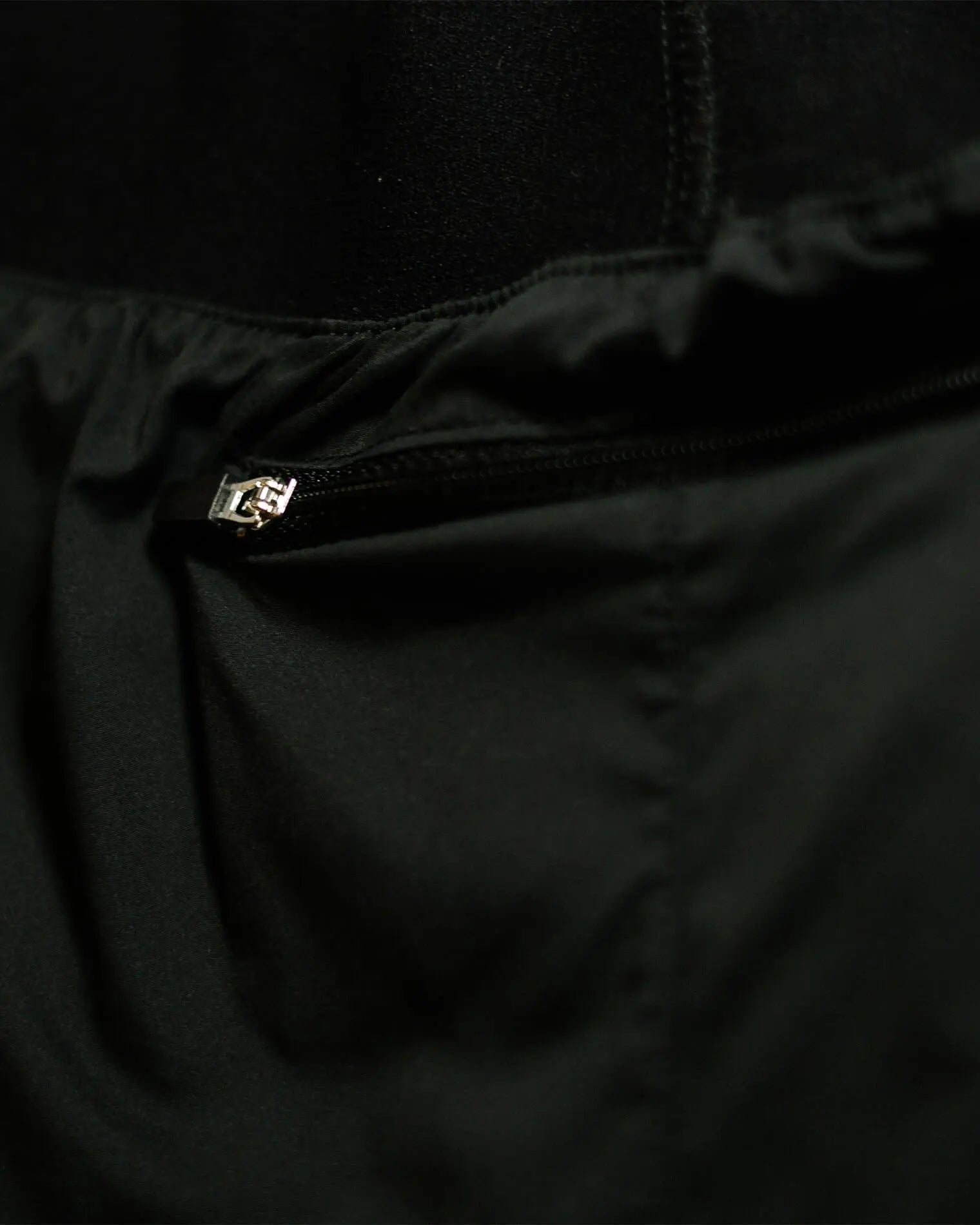 OG 01 men’s 2-in-1 shorts zip detail — close-up of concealed back zipper pocket on black technical shorts by Madkid