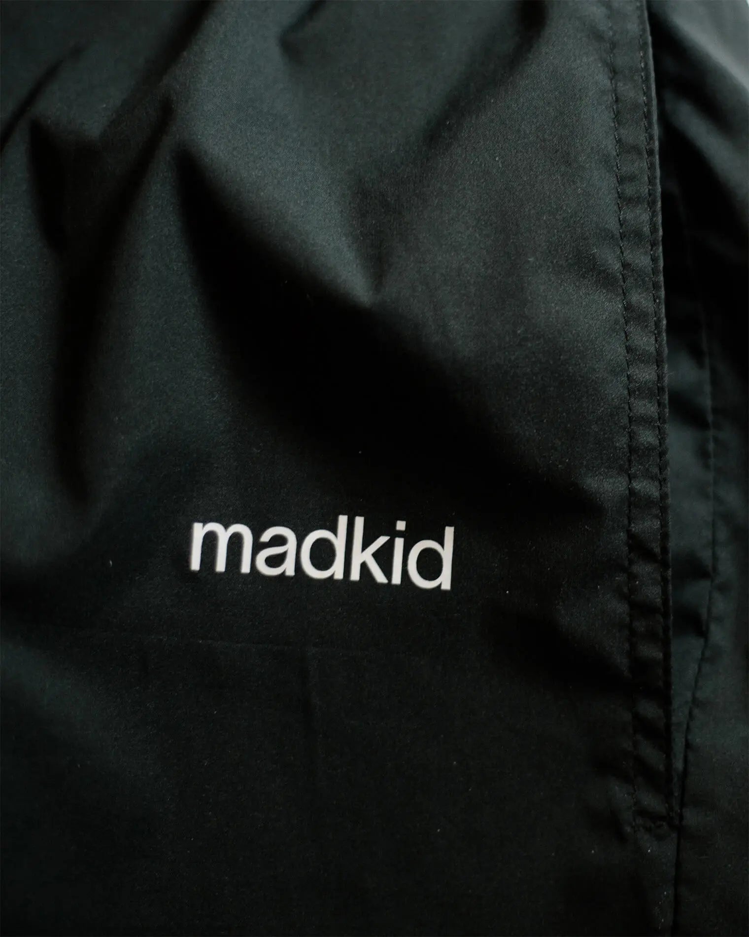 Detail 2 of OG 01 men’s shorts — Madkid logo and elastic waistband